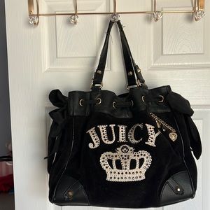 Used bag but in good condition. Look all pictures
